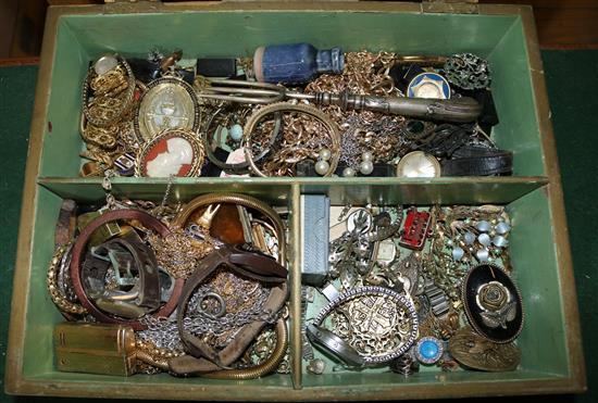 Quantity of costume jewellery